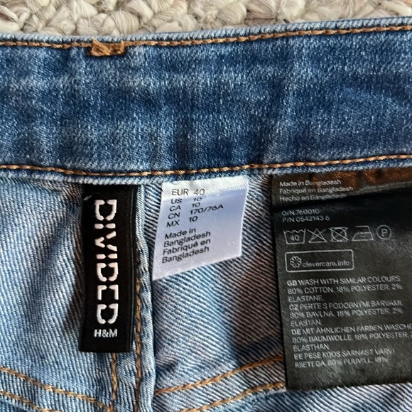 H&M DIVIDED HIGH RISE BUTTON SIZE 10 MEDIUM BLUE JEANS - Picture 3 of 5